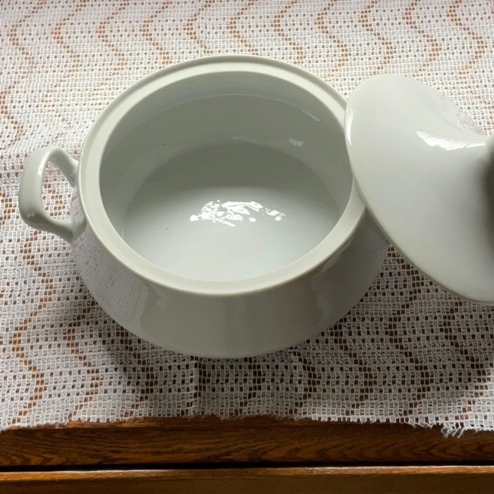N/A white ceramic